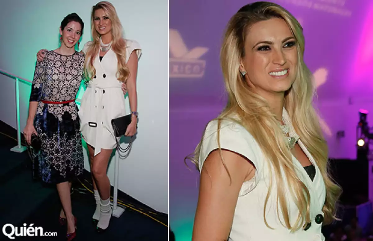 De blanco en la premiación del ECOFILM Festival