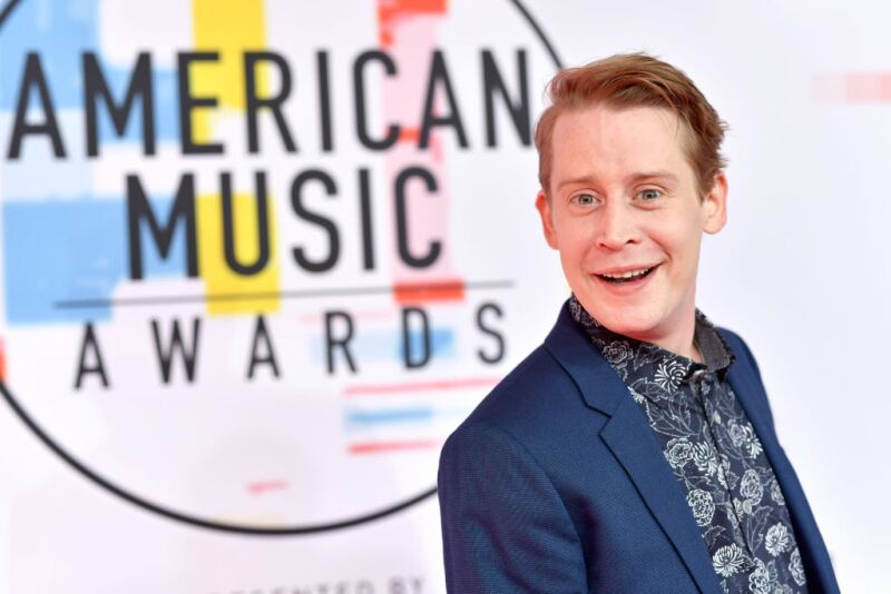 La Rara Aparición De Macaulay Culkin En Los American Music Awards