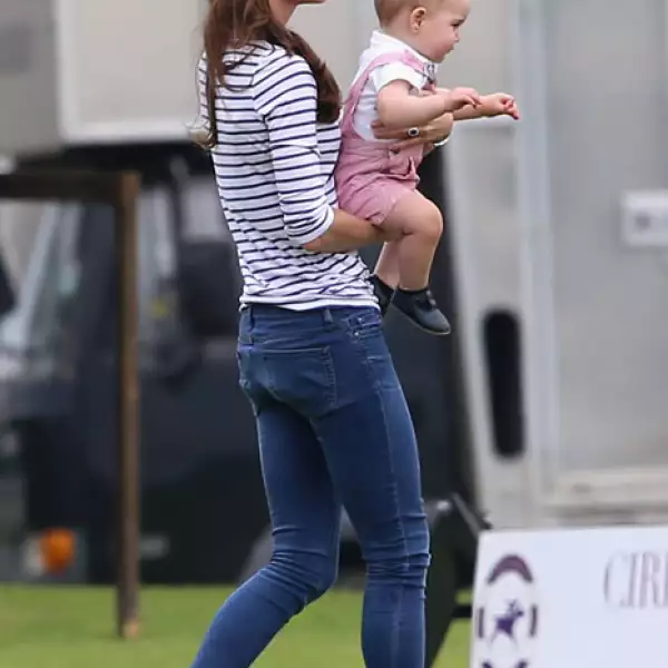 Vistando a papá en un torneo de polo en el día del Padre.