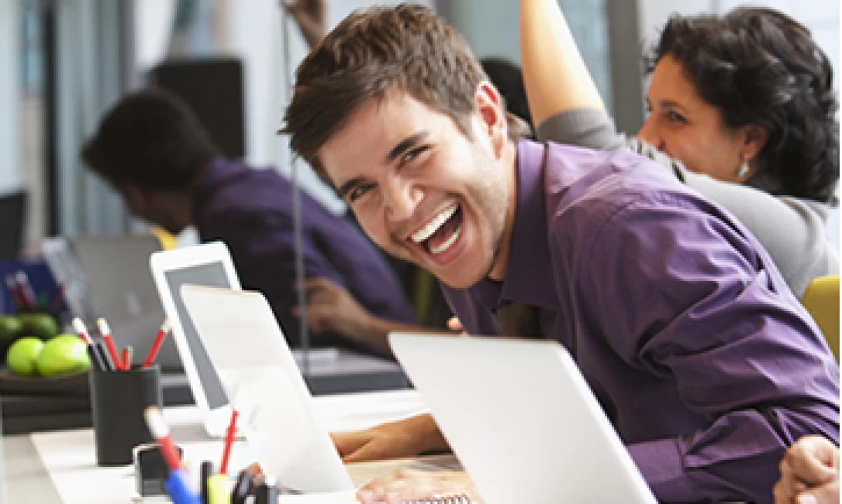 Según CareerBuilder, 57% de los empleadores planea contratar recién egresados en 2014, un 13% más que en 2010. (Foto: Getty Images)