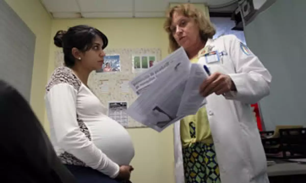 Los médicos recomiendan evitar el contacto sexual entre mujeres embarazadas y sus parejas. (Foto: Reuters)