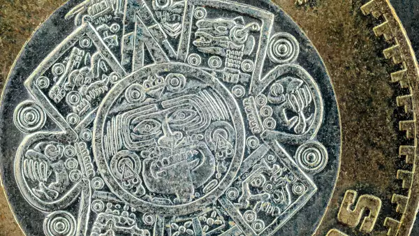 El peso cierra la semana recuperándose frente al dólar