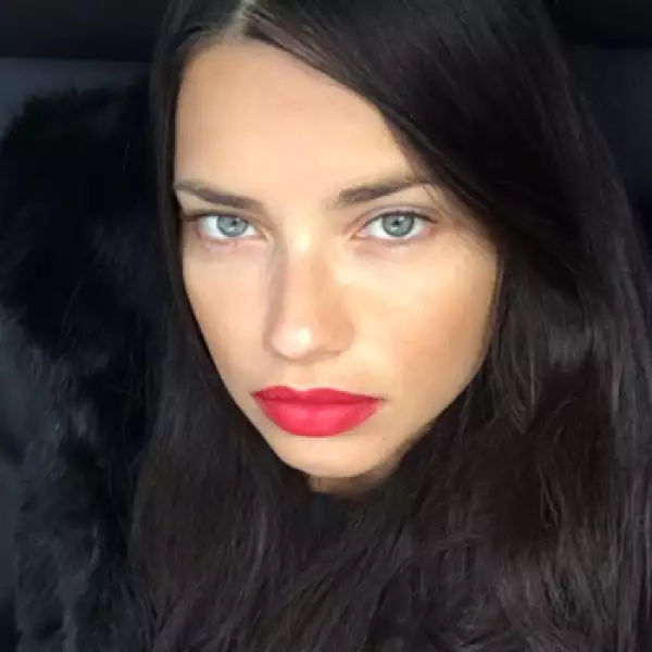 Adriana Lima se despide de París