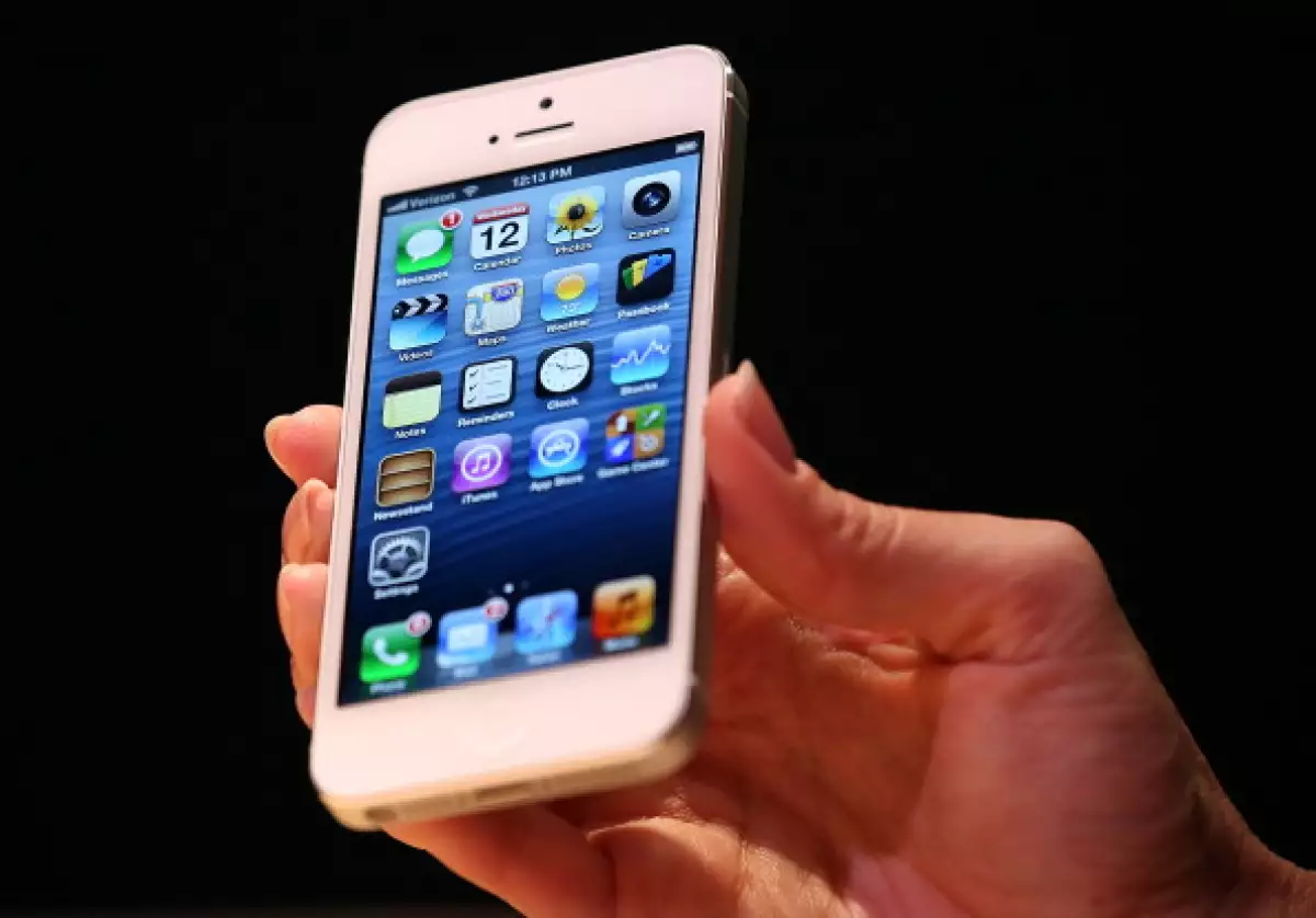El gobierno de EU pudo acceder a información de un iPhone 5c como este a través de una 'herramienta' que no especificó.