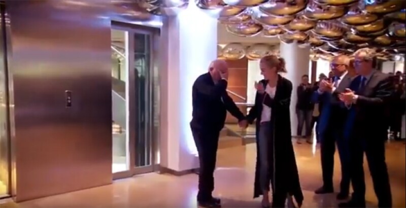 Para celebrar el 80 aniversario de Amancio Ortega, fundador del grupo Inditex, sus empleados de todo el mundo le prepararon una sorpresa inolvidable. ¡No te la puedes perder!