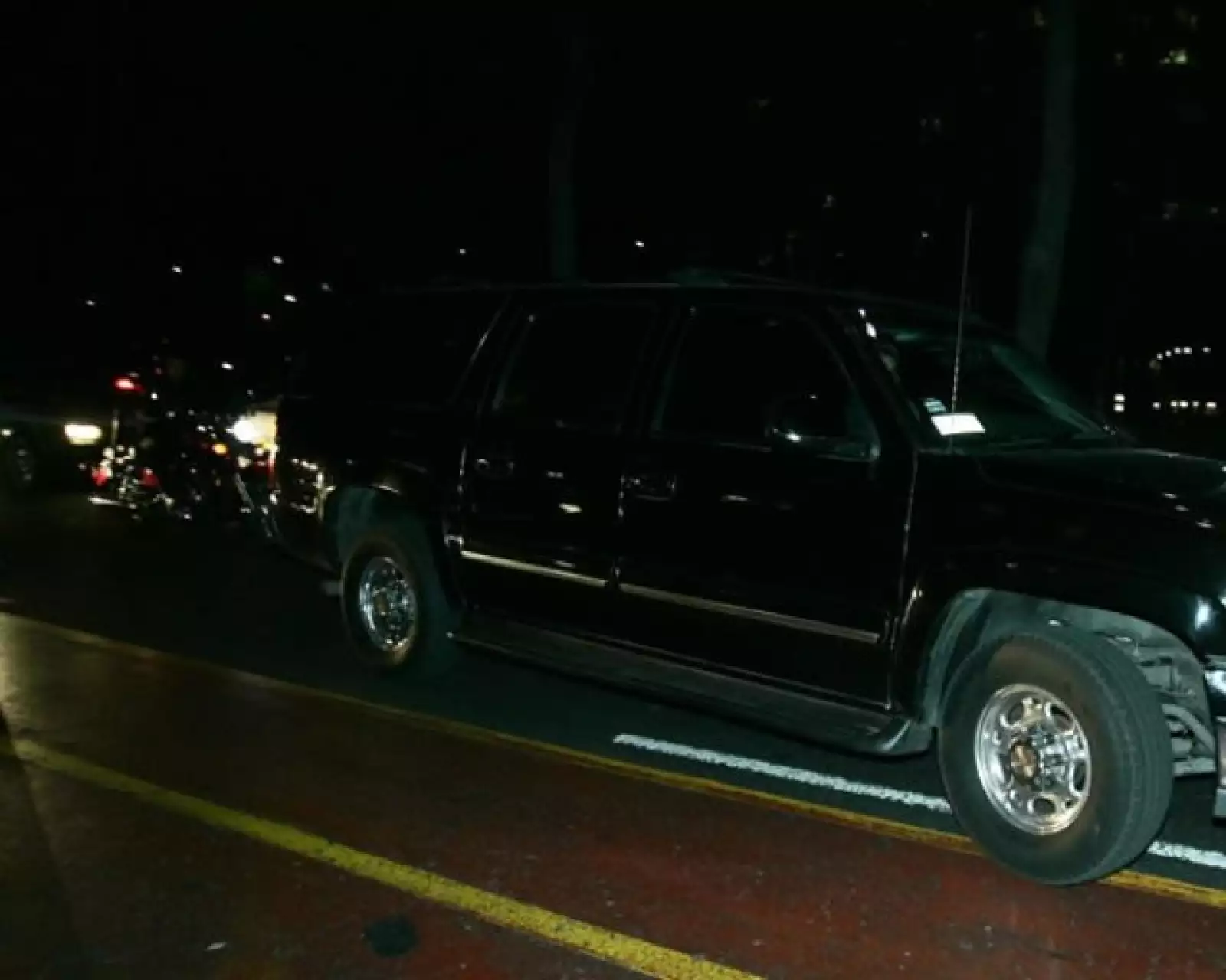 La camioneta donde viajaba la cantante y su familia fue seguida en todo momento por agentes de seguridad.