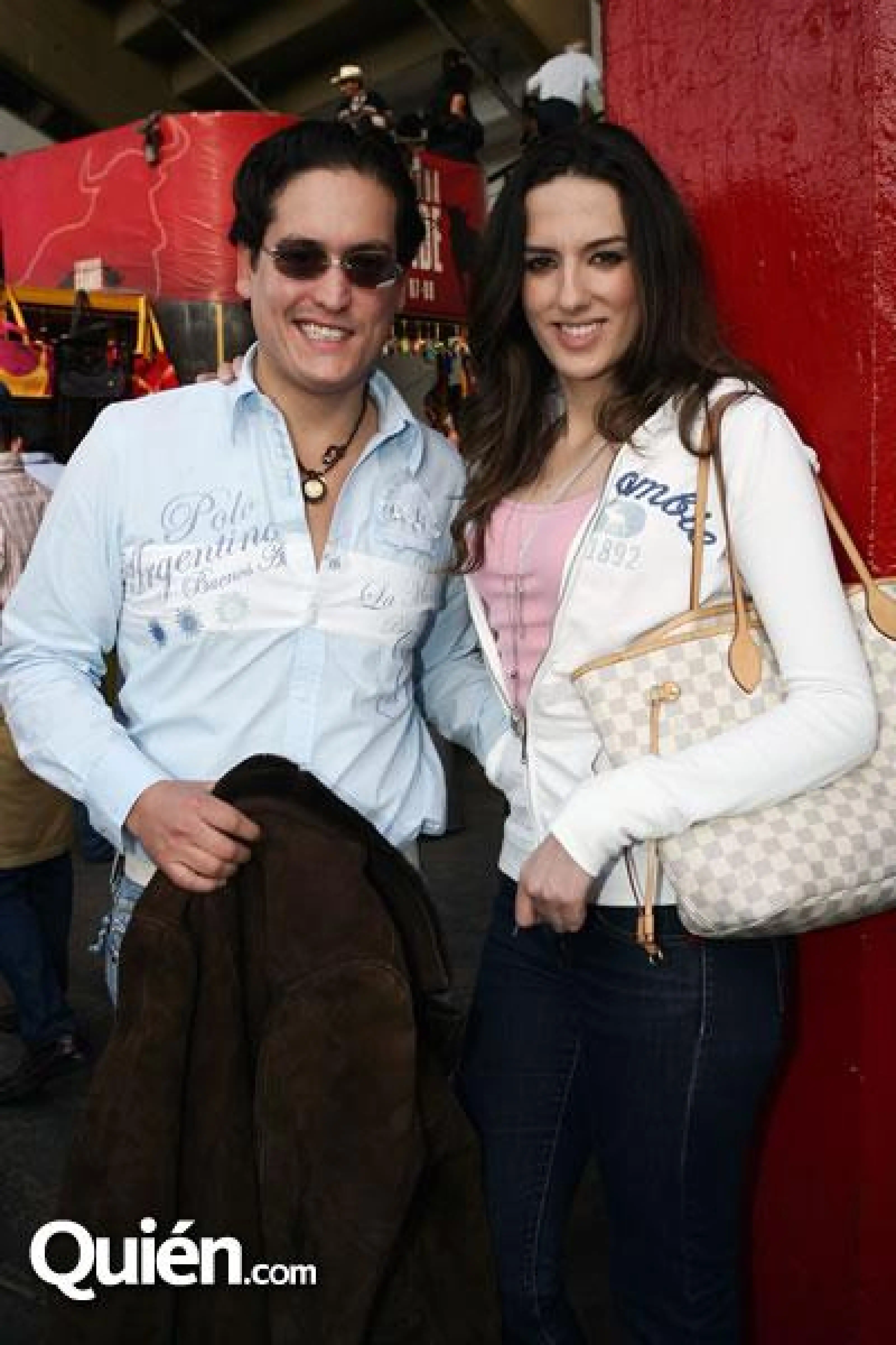 Carlos Loret y su esposa en la Plaza México