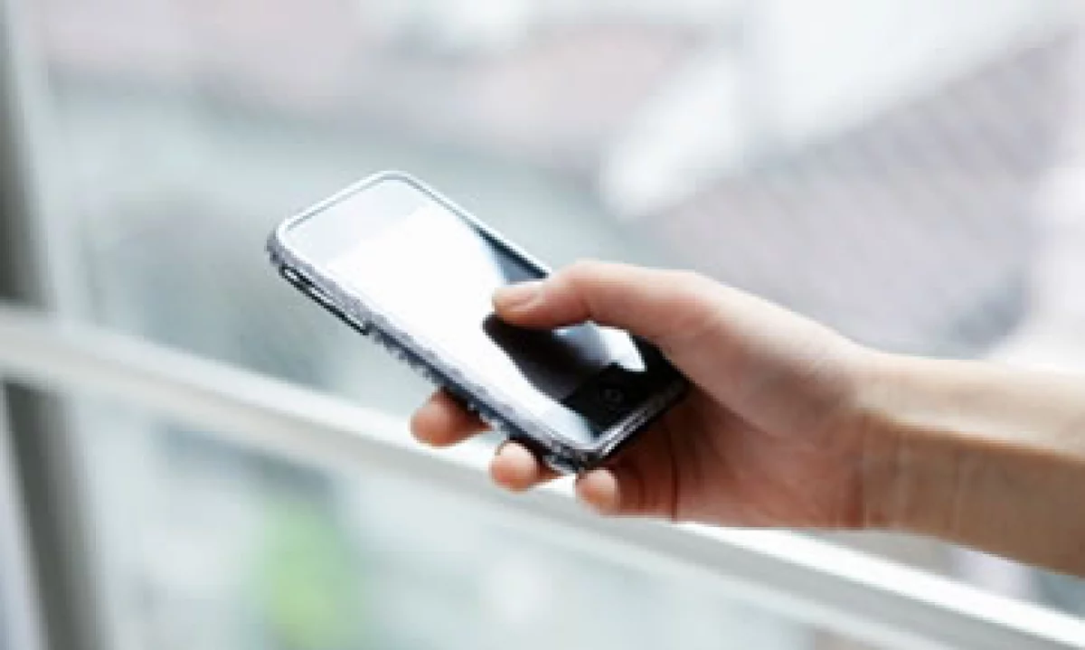 Muchas personas optan por smartphones más económicos como los chinos, que casi tienen el precio de un celular sencillo. (Foto: Getty Images)