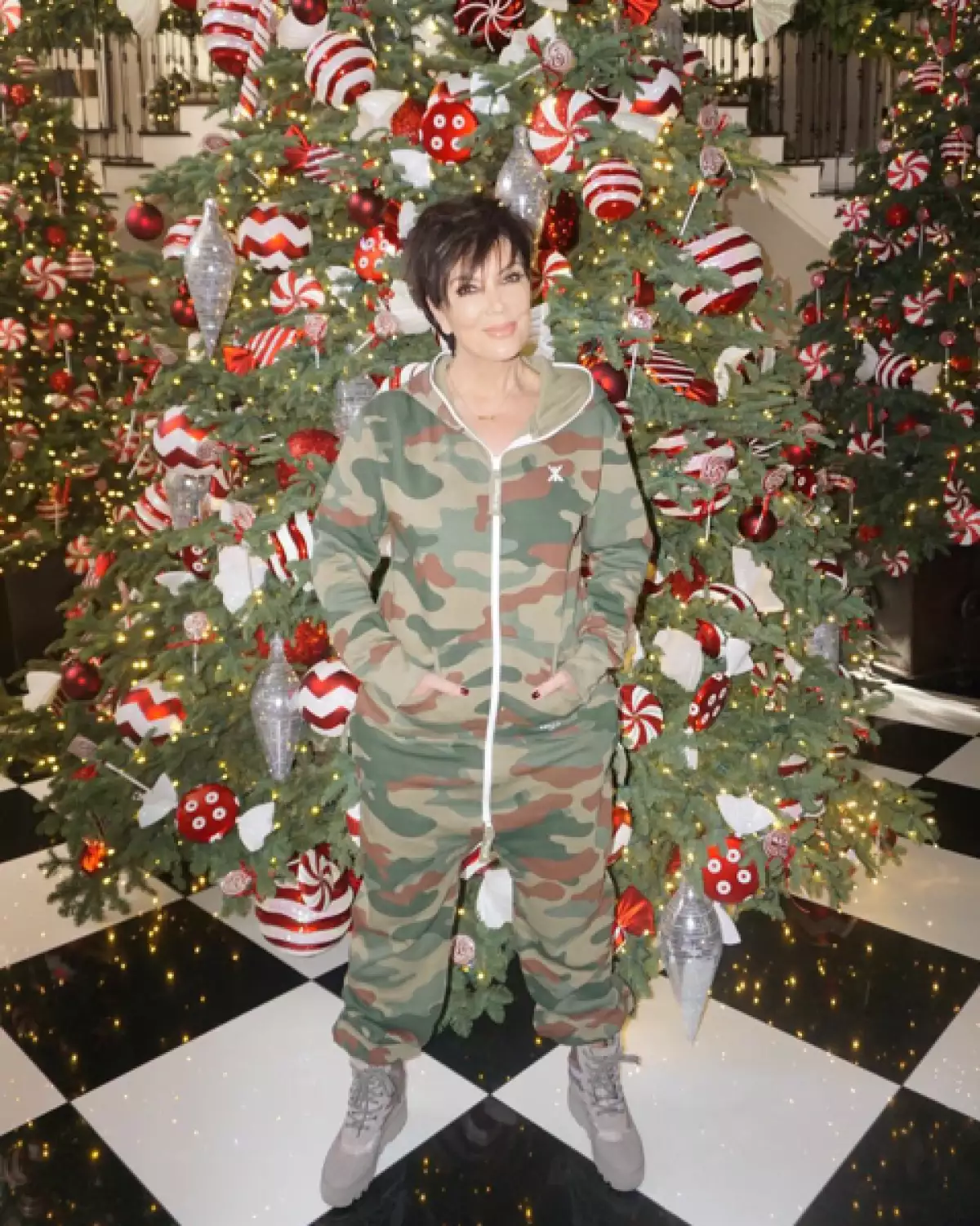 La mamá de las Kardashian Jenner se lució con los adornos de éste año.