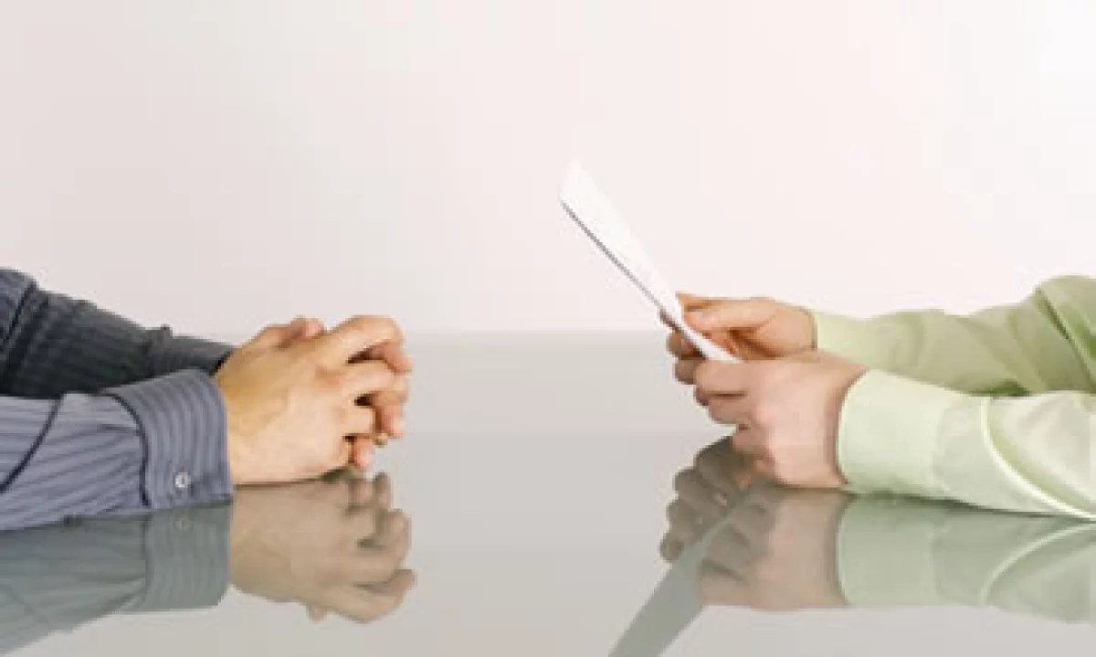Los elementos de la kinésica son fundamentales en una entrevista laboral. (Foto: Getty Images)