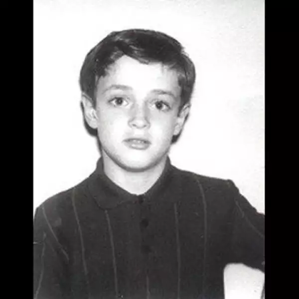 Su nombre completo es Gustavo Adrián Cerati Clark, nació en Buenos Aires Argentina el 11 de agosto de 1959.