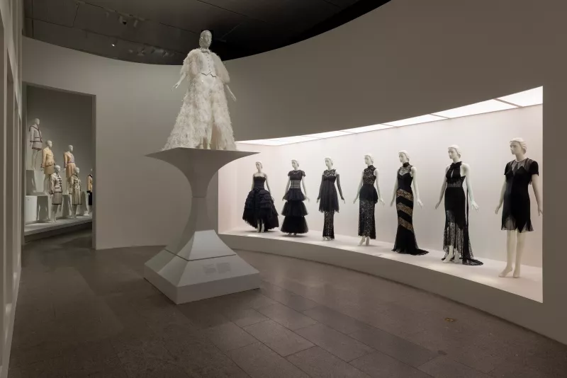 Foto: The Costume Institute; Karl Lagerfeld: A Line of Beauty (2023)
