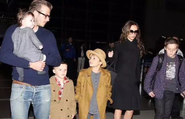 David y Victoria Beckham junto con sus 4 hijos.