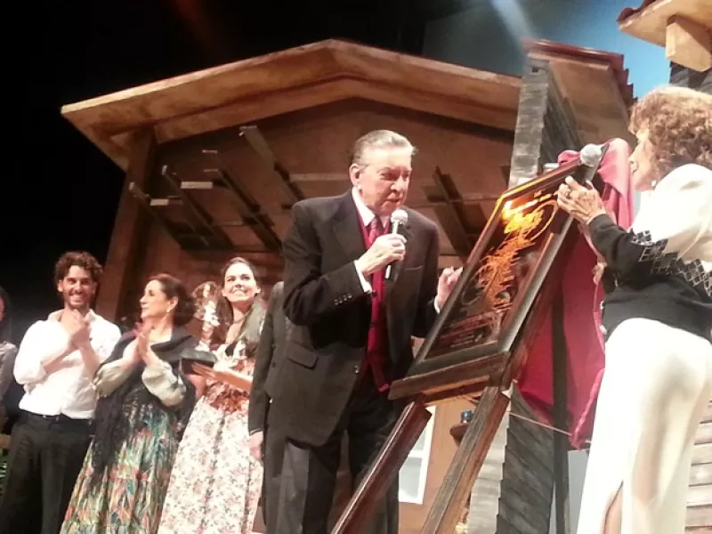 En la puesta en escena, `El Cartero´, actúan Ignacio López Tarso, Erick Elías y Helena Rojo.