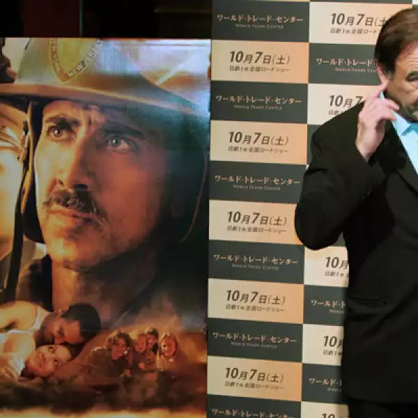 El cineasta estadounidense Oliver Stone produjo en 2006 la película World Trade Center para conmemorar el quinto aniversario de la caída de las Torres Gemelas.