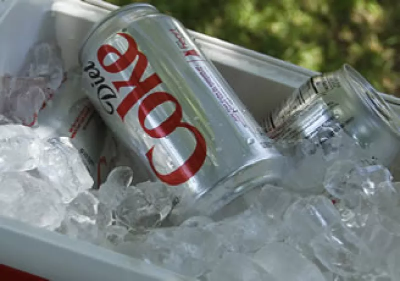 Coca-Cola vendió casi 927 millones de cajas de su soda de dieta en el 2010, comparado con las 892 millones cajas de Pepsi vendidas en el mismo año.(Foto: AP)