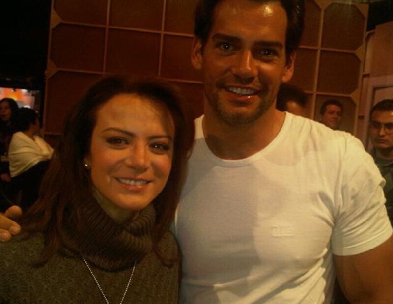 Silvia Navarro y Cristián de la Fuente durante la presentación de Amor Bravío en el Foro 10 de Televisa San Ángel.