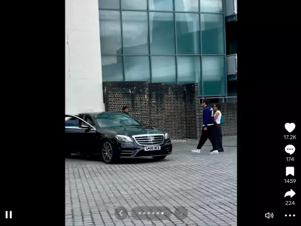 Harry Styles y Taylor Russell paseando en Londres.