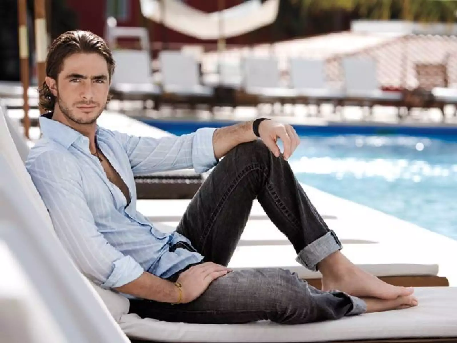 Este poblano de 28 años, Enrique Esperón, estudió LAE en la UDLA, es socio del antro Classico de su ciudad y tiene la revista Love Angelópolis.