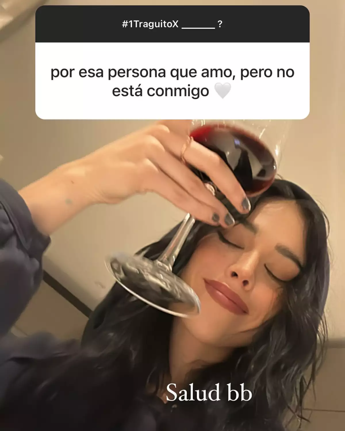 La cantante Danna Paola brinda con sus fans en una dinámica de Instagram