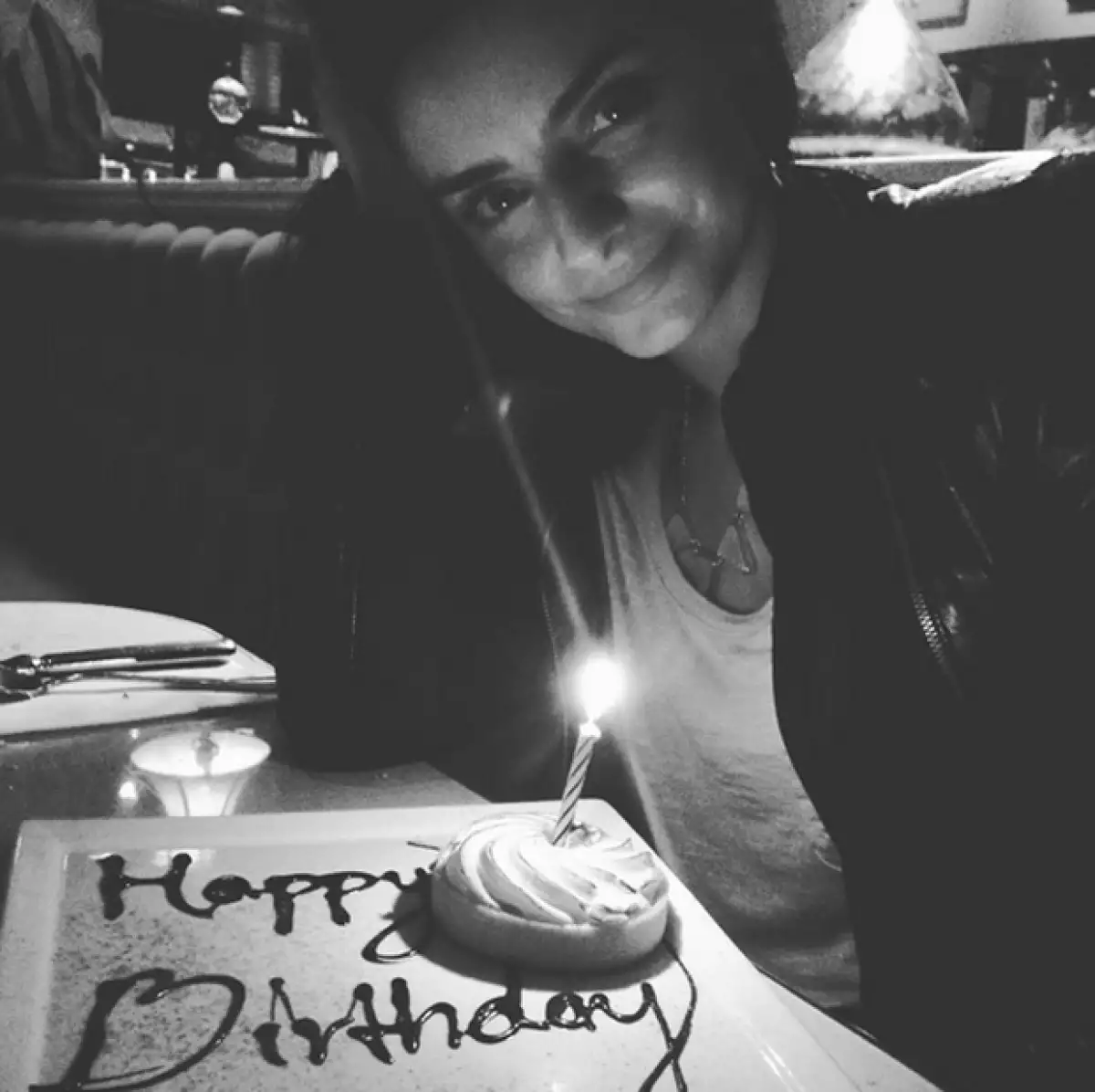 La actriz cumple hoy 30 años y tanto su prometido como su papá la han felicitado en sus respectivas redes sociales.