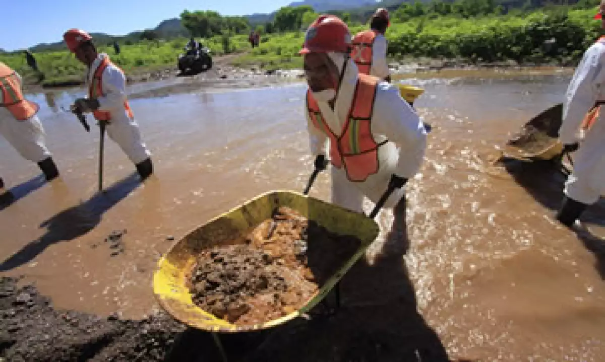 Los pozos cerrados suministran agua a 95% de la población afectada por el derrame (Foto: Cuartoscuro)