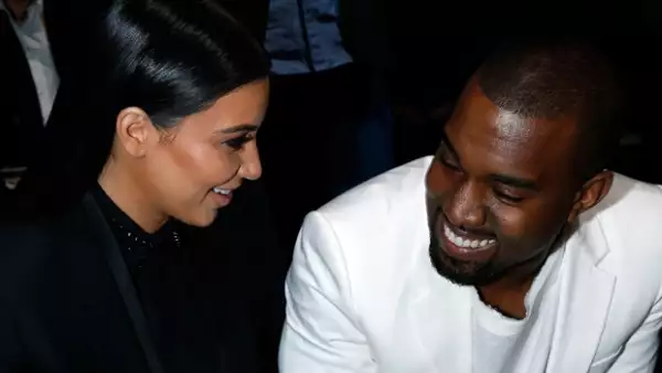 Una amiga cercana aseguró que el cantante está un poco sobreprotector y completamente enamorado de su bebé.