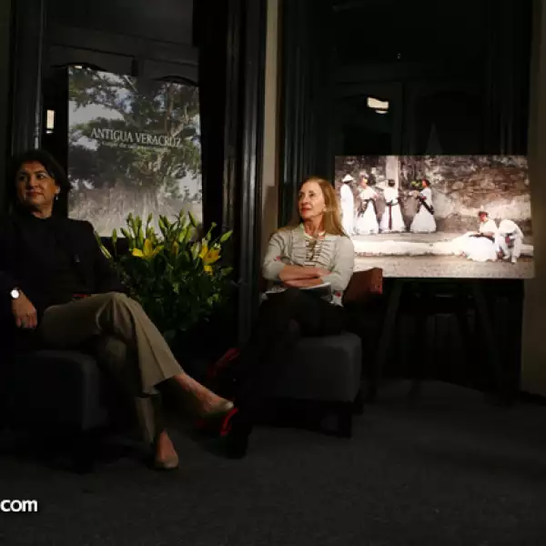 Leticia Perlasca,Isabel Turrent