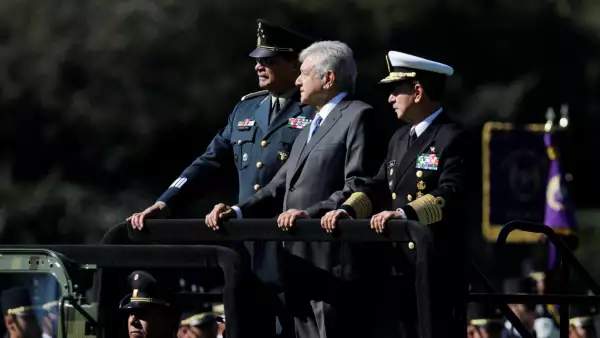 AMLO y Fuerzas Armadas.jpeg