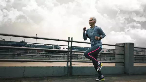 correr en ciudad contaminada