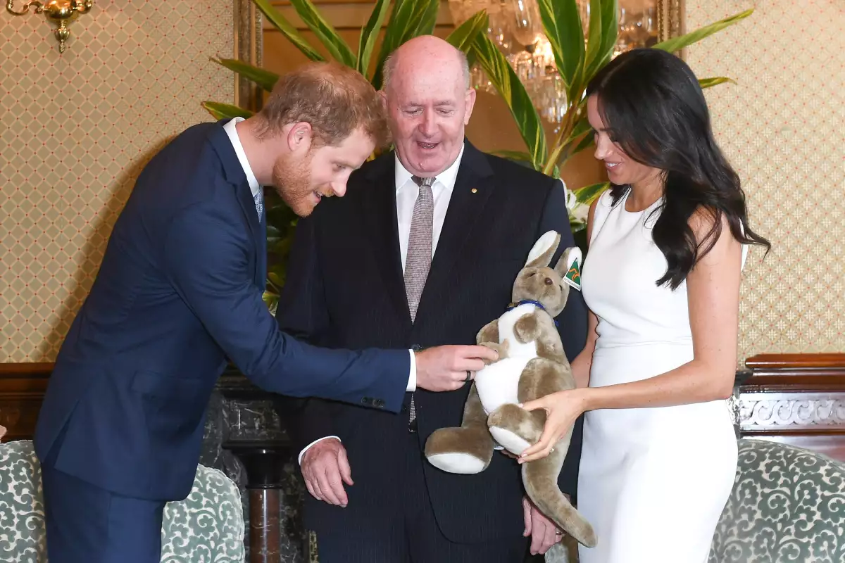 Harry, Meghan y Peter Cosgrove, Australia 2018
