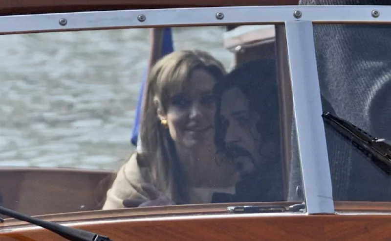 Los guapos actores asistieron a la locación veneciana de la cinta "The Tourist".