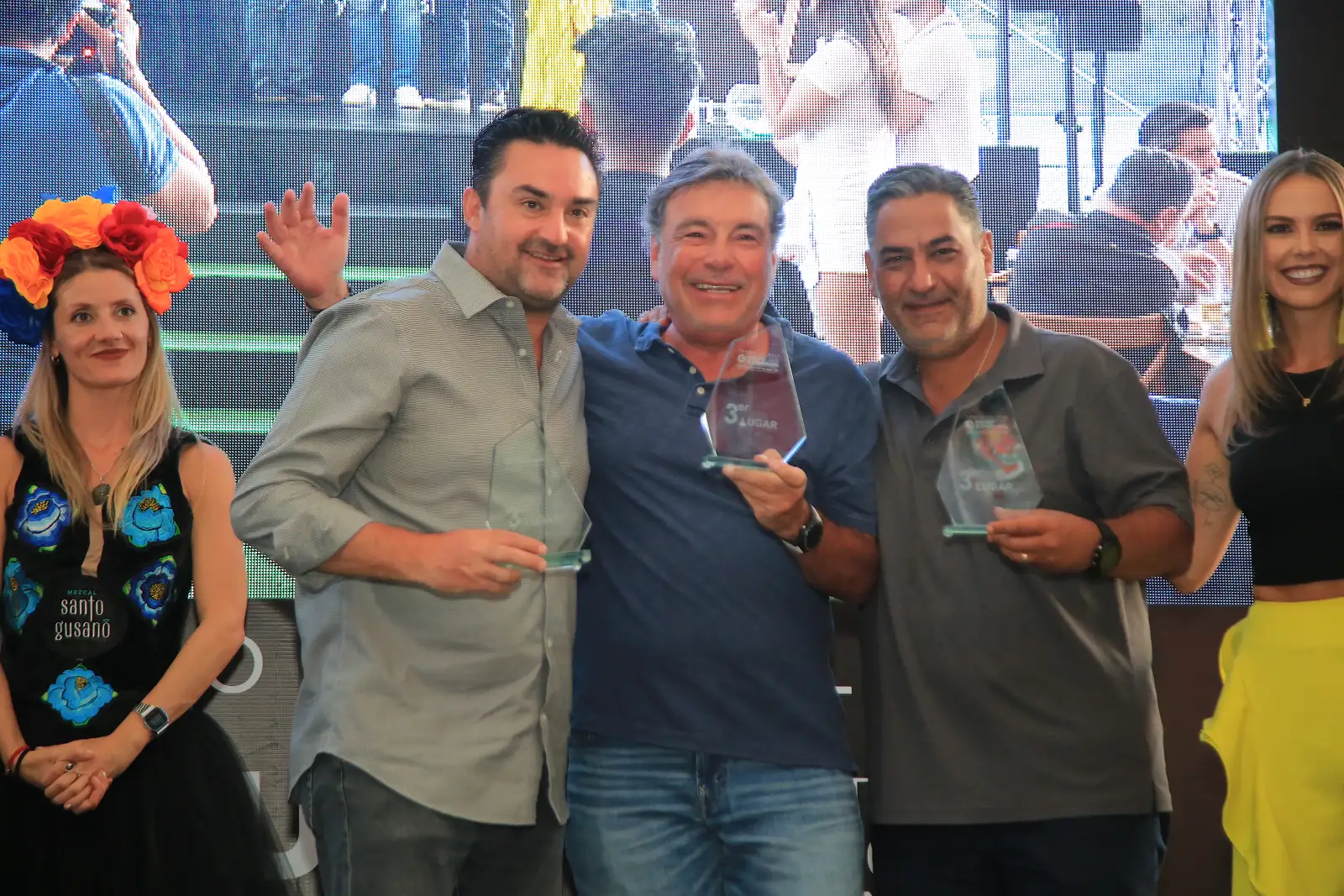 Arturo Cervantes Villaseñor, Víctor Charles y Ernesto Casas
