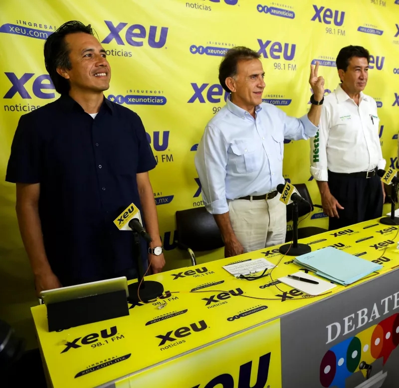 De izquierda a derecha, Cuitláhuac García (Morena), Miguel Ángel Yunes Linares (PAN-PRD) y Héctor Yunes Landa (PRI-PVEM-Panal).