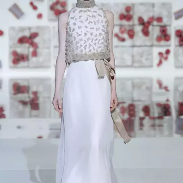 La diseñadora nombró este vestido Moka por la pedrería en tono café.