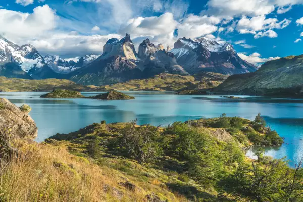 Pasarás por volcanes, montañas, lagos y cumbres nevadas, mientras haces el recorrido por La Patagonia.