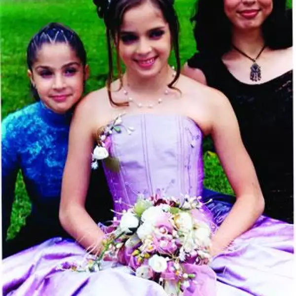 Con sus hermanas en sus 15 años