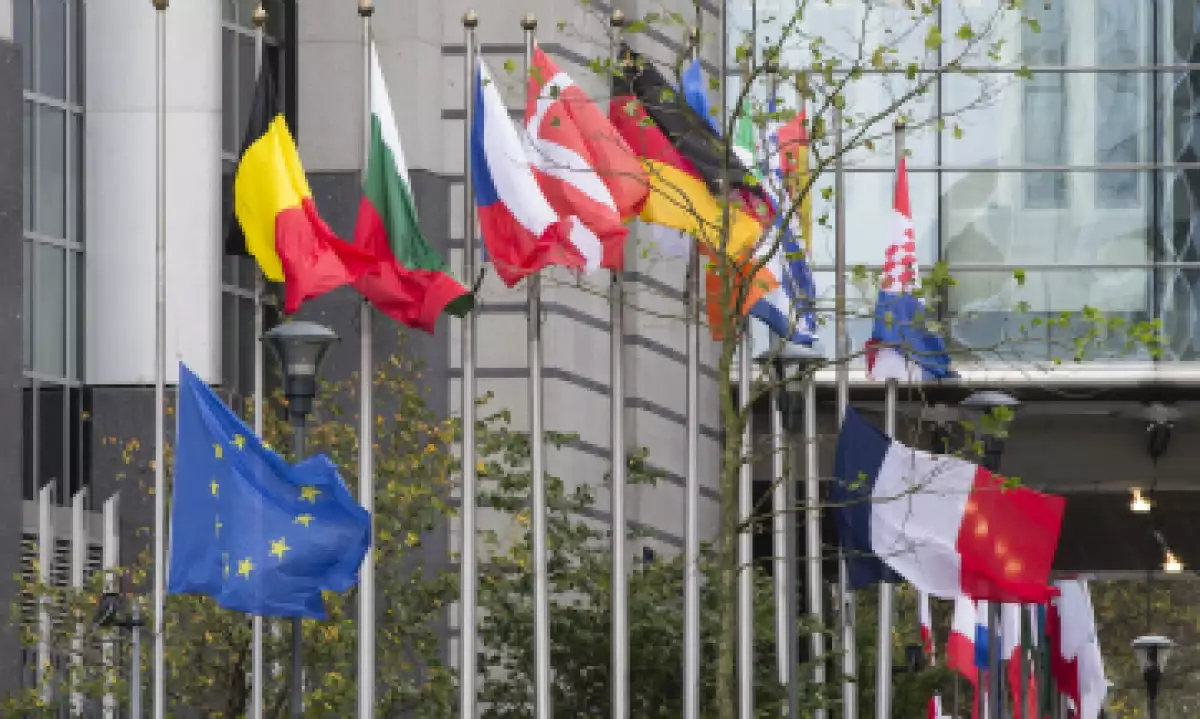 Las banderas de los países miembro de la UE ondean en Bruselas. (Foto: Reuters)