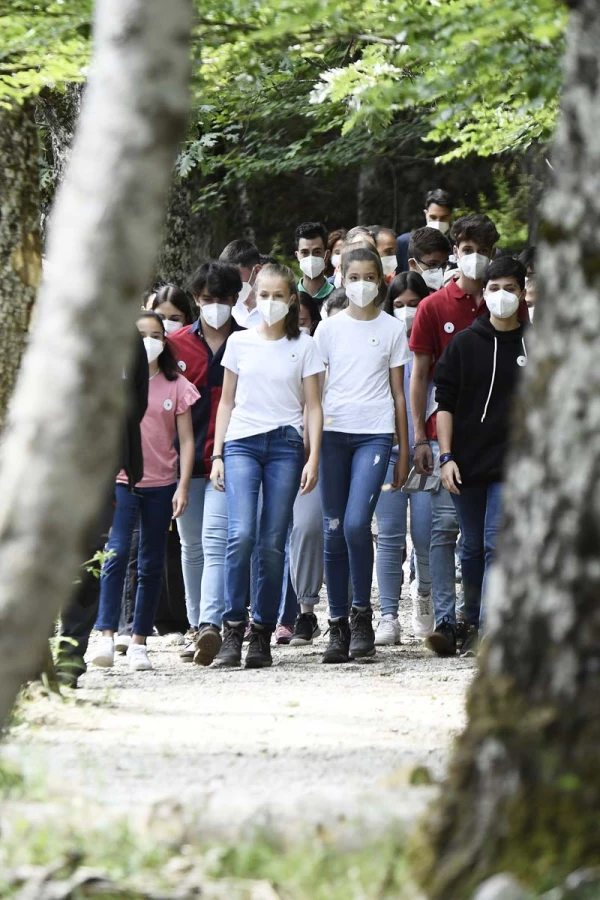 Las hermanas Leonor y Sofía lucieron outfits idénticos en su primer acto oficial en conjunto.