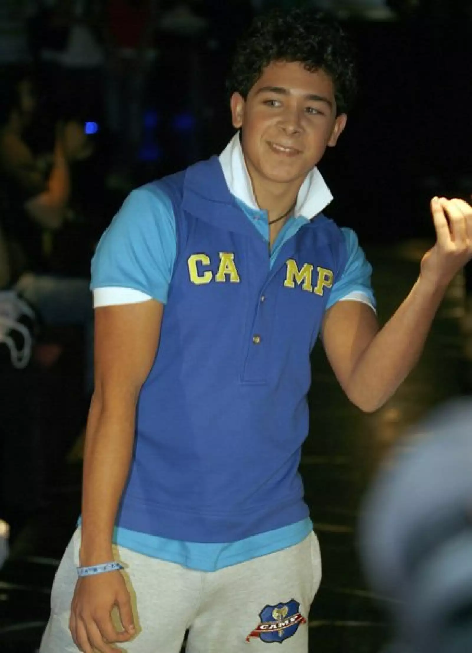 No sólo se venderá el uniforme para las niñas, también hay outfit para hombres.