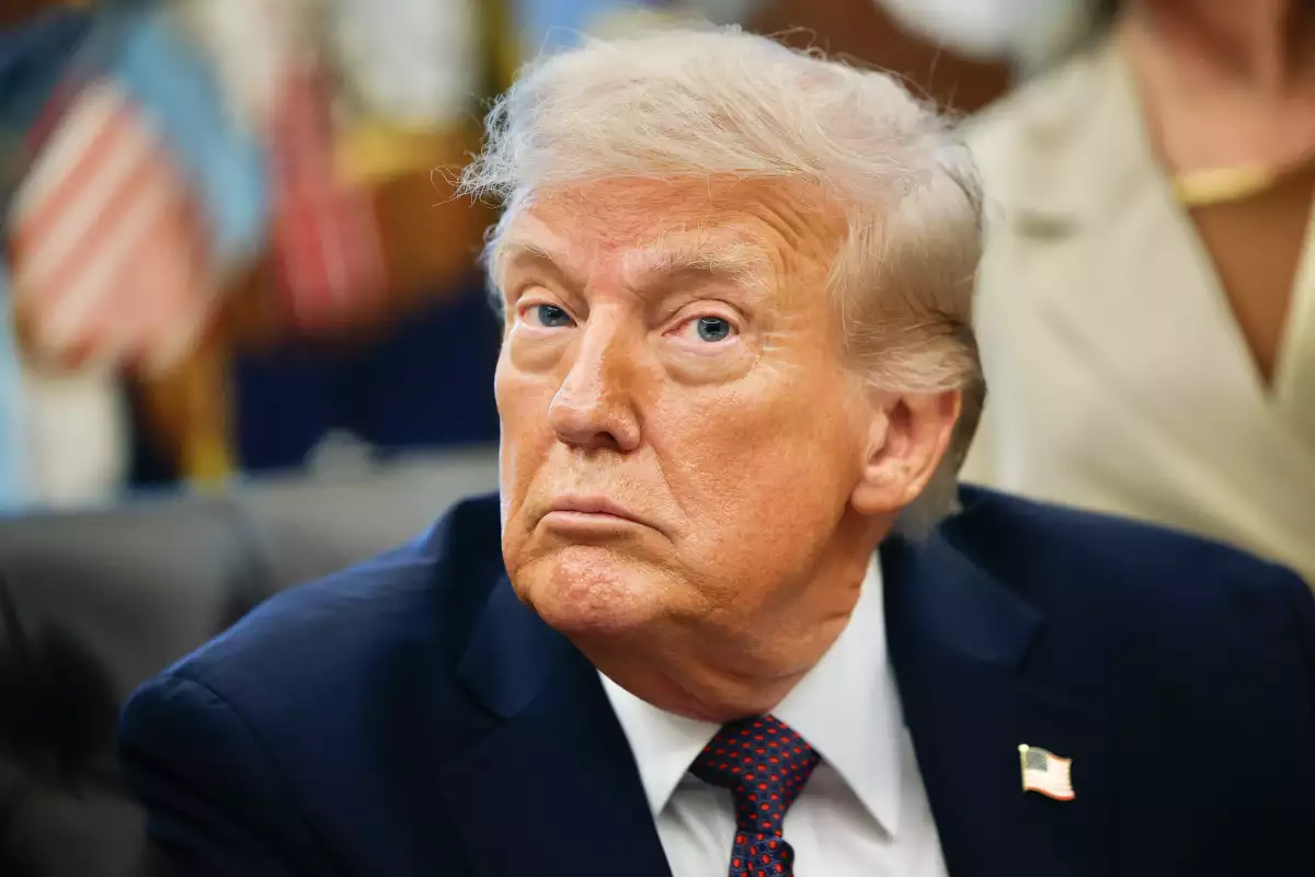 El presidente de los Estados Unidos, Donald Trump, habla durante un evento para firmar un memorando para enviar recursos federales a Memphis, Tennessee, para una oleada contra el crimen local, en la Oficina Oval de la Casa Blanca en Washington, D.C., EE. UU., 15 de septiembre de 2025.