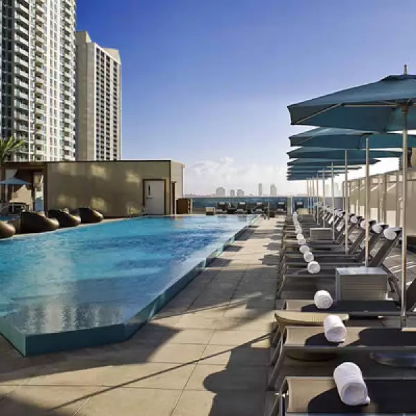 El hotel EPIC está ubicado en 270 Biscayne Blvd Way de Miami. Para mayor información visita www.epichotel.com.