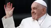 El Papa Francisco hace un gesto el día de la audiencia general semanal en la Plaza de San Pedro en el Vaticano, el 22 de noviembre de 2023.
