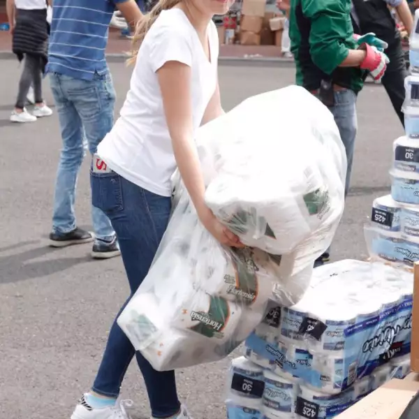 Sofía Castro en el centro de acopio de Campo Marte.