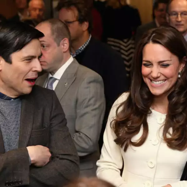 La esposa del príncipe William también pasó un buen rato en compañía de Robert James Coller, quien interpreta a Thomas.
