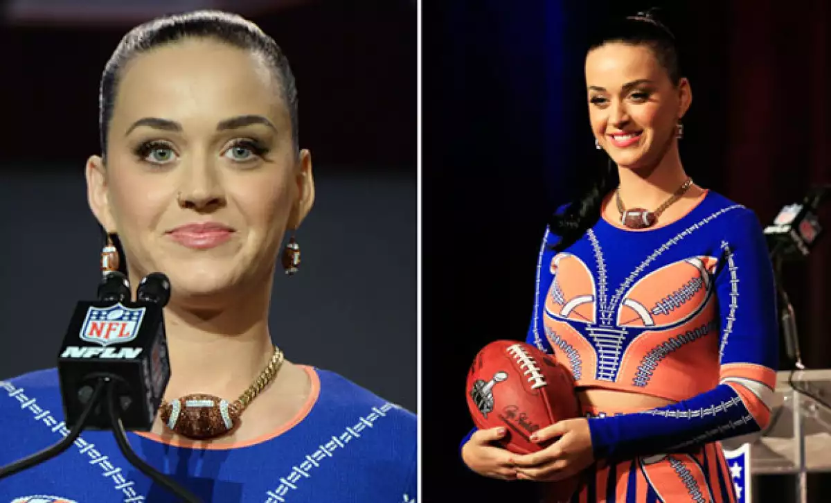 A unos días de celebrarse uno de los partidos de fútbol más importantes, la cantante mostró su dedicación al show, portando el vestido perfecto en conferencia de prensa.