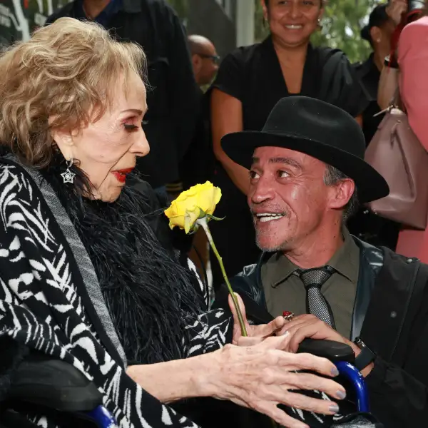  Silvia Pinal y Roberto Sosa