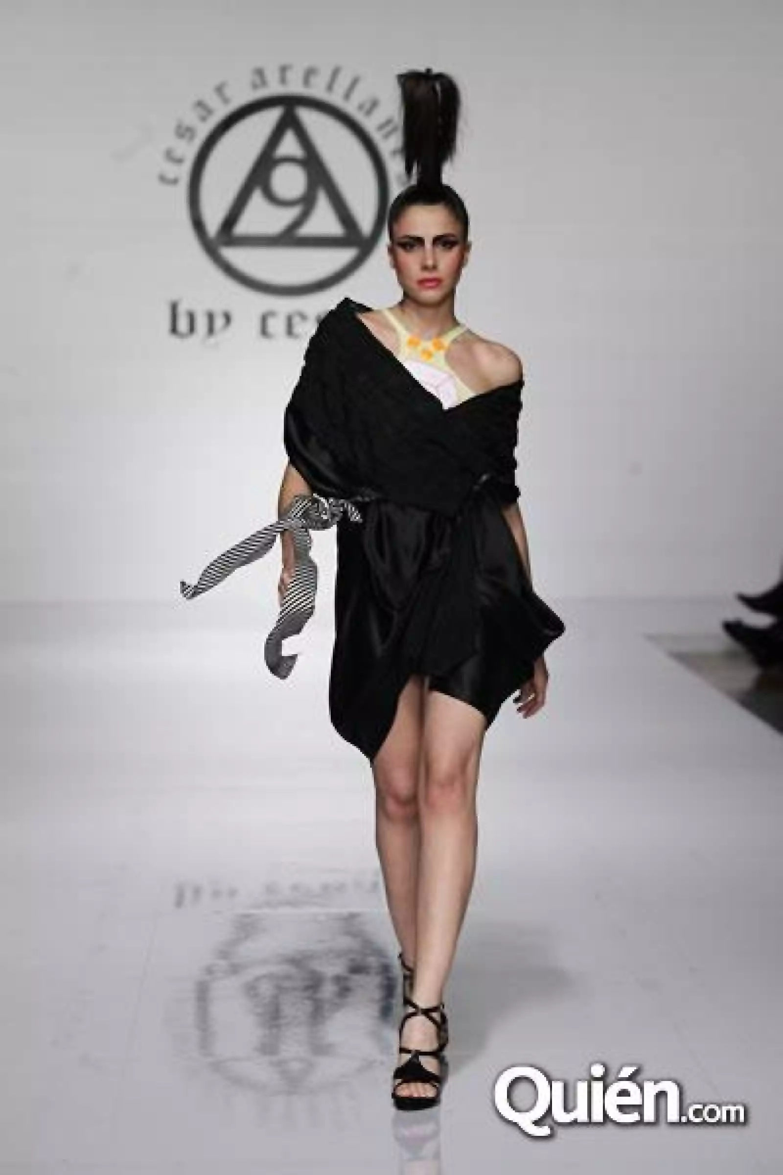 IDM Pasarela Cesar Arellanes