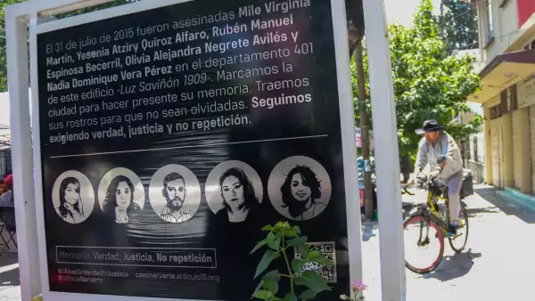 Memorial en la Narvarte, donde fueron asesinadas 5 personas, en un departamento.