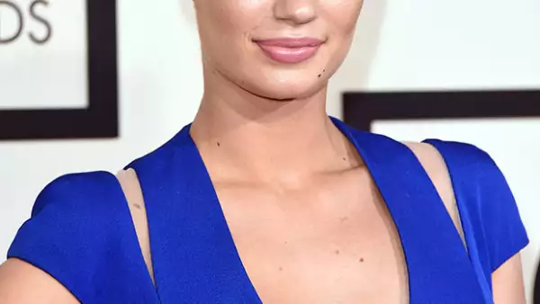 Aunque no fue un gran cambio, la cantante asegura haberse operado pues estaba cansada de utilizar rellenos en sus outfits.